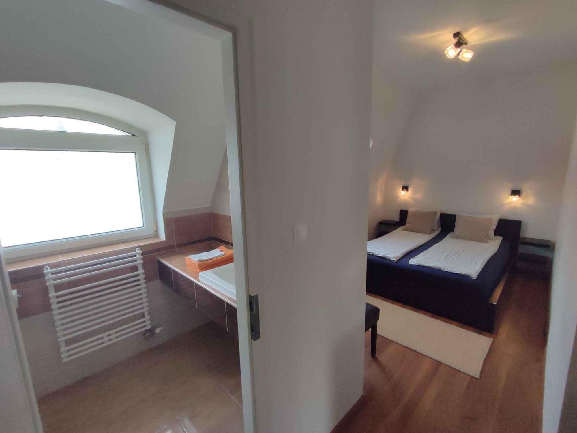 In - Balaton 44890